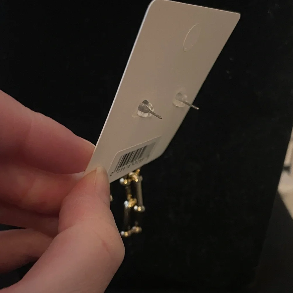 Gold Chain Link Earrings - Picture 3 of 4